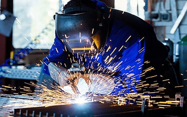 Người thợ hàn bị chi phối bởi nhiều yếu tố khi làm việc